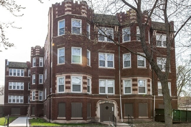 11932 S Stewart