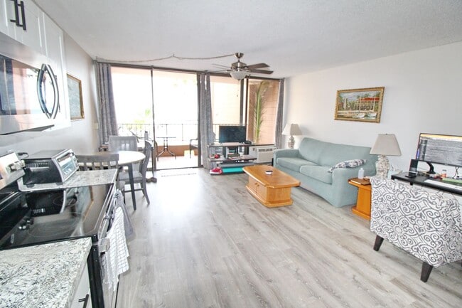 Building Photo - Maalaea Yacht Marina - 3rd Floor right on ... Unit #303 Rental