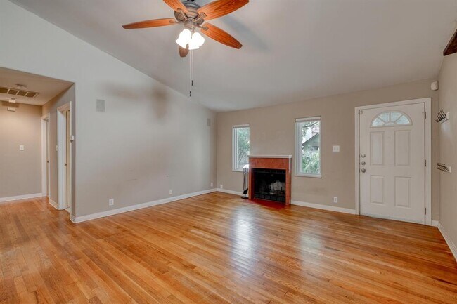 Photo - 1404 Juliet St