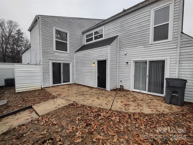 Photo - 7001 Stonington Ln Townhome