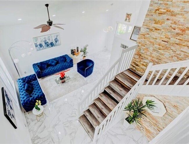 Photo - 128 Royal Pine Cir N