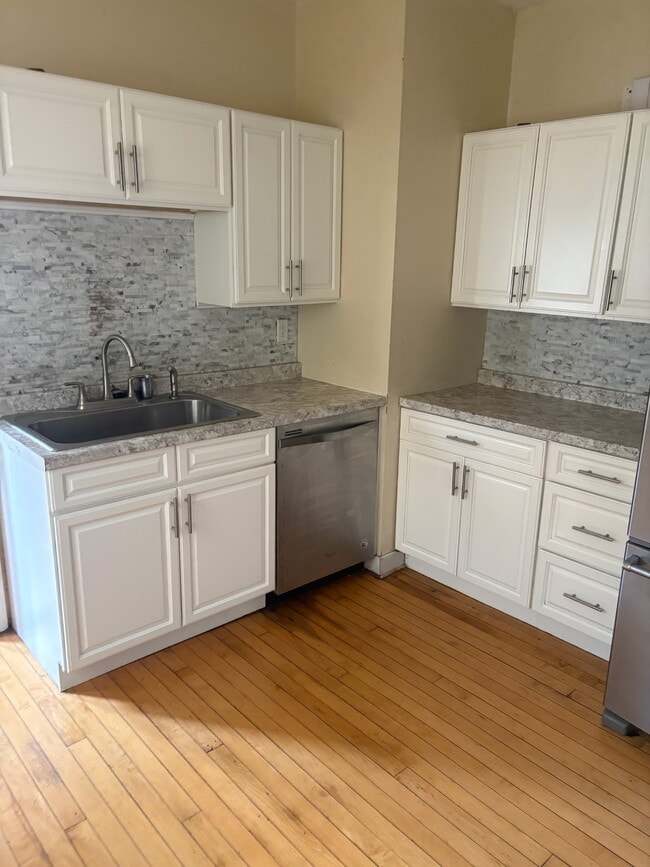 Kitchen - 717 Maryland Ave Unit Upper floors