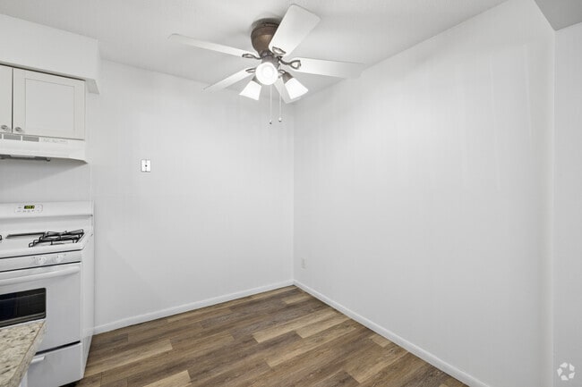 2BR, 1BA - 750SF - Dining Area