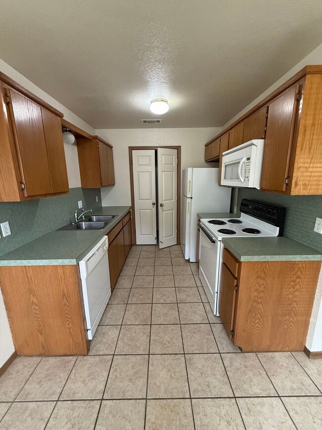 1325 Brazil Ave Unit B