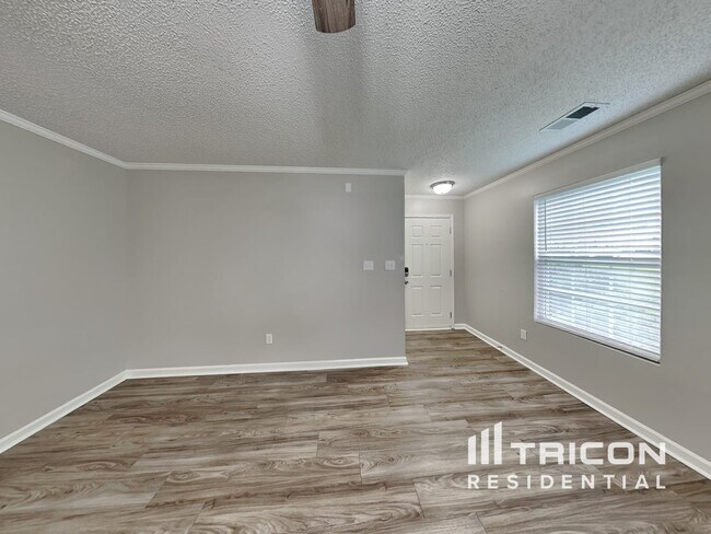 Photo - 2977 Champion Ln SW