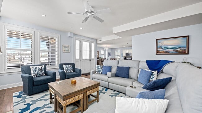 Photo - 701 E 8th St Unidad ID1377379P