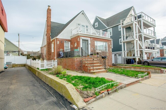 Building Photo - 237 E Broadway