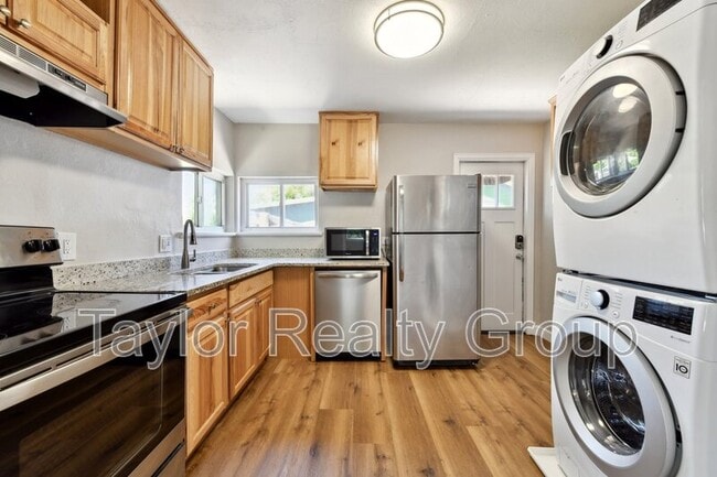 Photo - 1252 Xanthia St