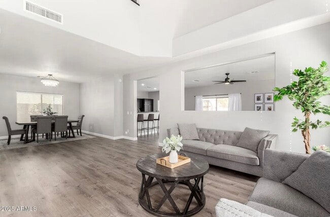Photo - 706 W Green Tree Dr