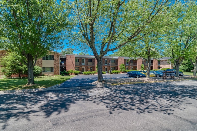 Building Photo - Hillcrest & Ridgeview Apartments