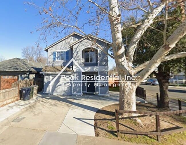 Building Photo - Great 4 Bd/2.5Ba Duplex with 1 Car Garage!