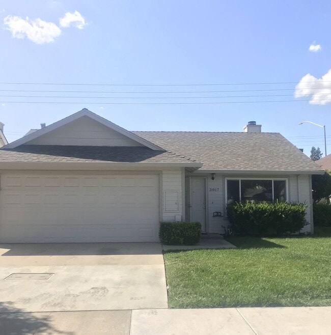 Building Photo - Charming 3 bedroom home