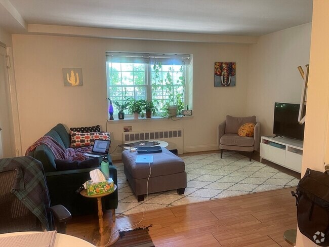 Building Photo - 5 Charlesbank Rd Unit 2 Rental