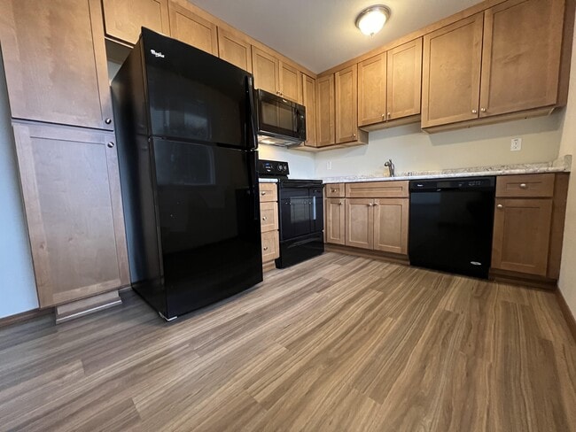 Photo - Pearl Plaza Apartments