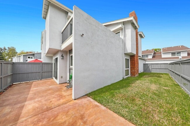 Photo - Spacious end unit-3 bedroom townhome in a prime Costa Mesa location