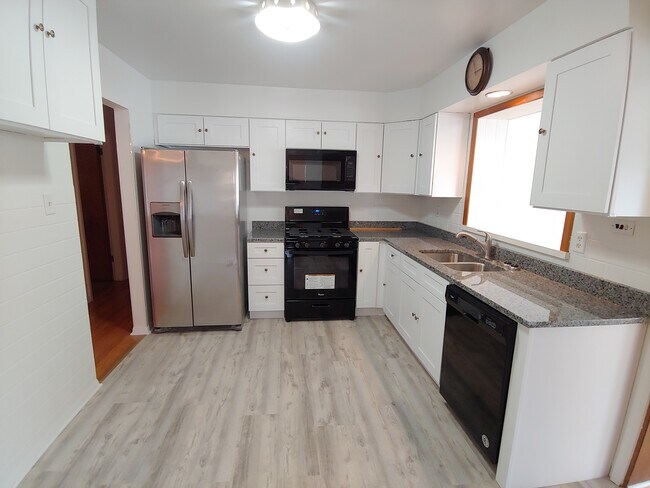 Kitchen - 9312 Osceola Ave