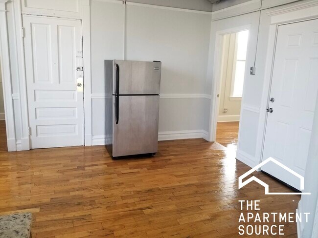 Photo - 2215 S Albany Ave Unidad 2F