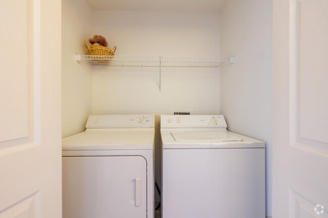 2BD, 2BA - 1,068SF - Laundry