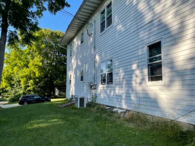 Photo - 350 W Adams St