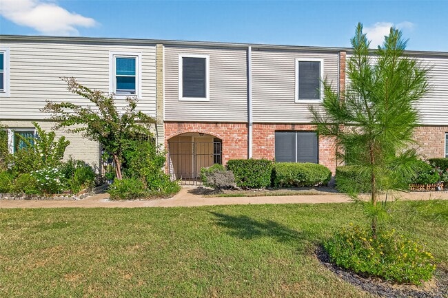 Building Photo - 9022 Wilcrest Dr Unit True