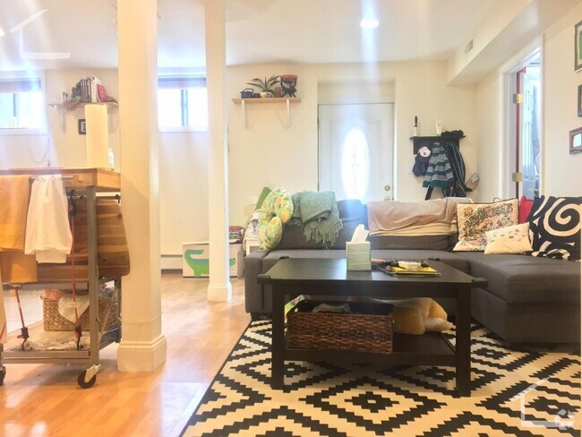 Building Photo - Large 2 bed. 2 Full Bathrooms. One Parking... Rental