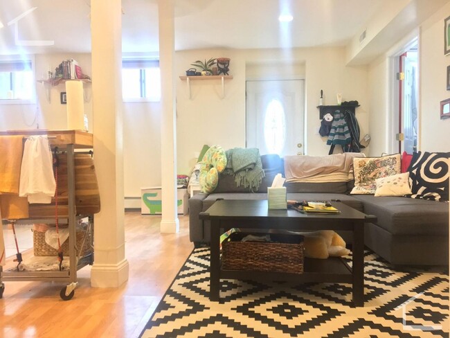 Large 2 bed. 2 Full Bathrooms. One Parking... - Large 2 bed. 2 Full Bathrooms. One Parking... Condo