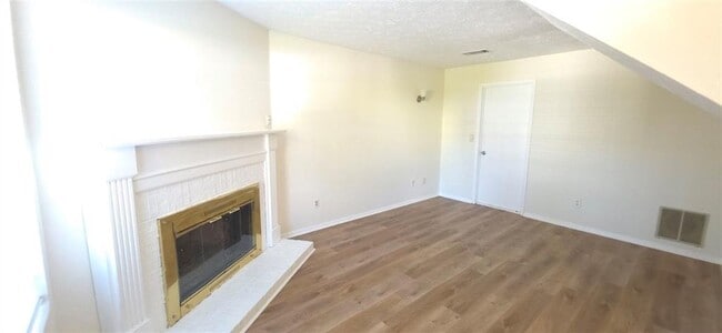 Photo - 330 Knoll Ridge Ct