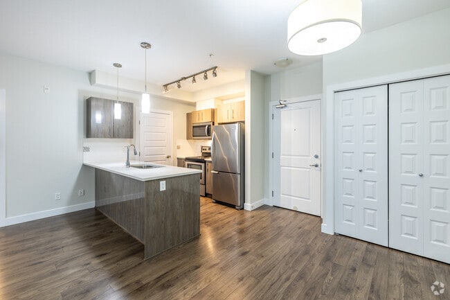 2BR, 2BA - 897SF - Kitchen