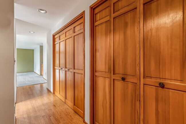 Photo - Large 2 Bedroom in Queen Anne * Utilities/ Parking Included*