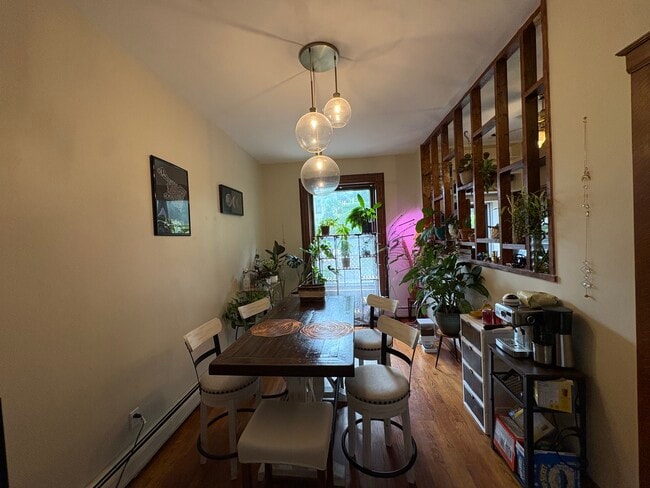Building Photo - 342 Hudson Ave Unit #1