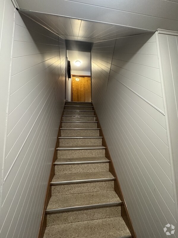 Building Photo - 802 Crown Ave Rental