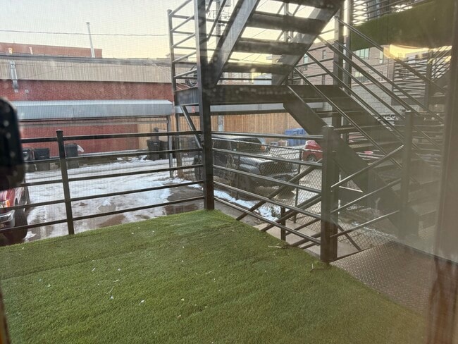 Photo - 2207 W Warren Blvd Unit 1