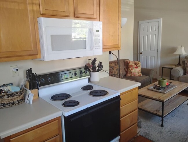 Photo - 425 Caplewood Dr Unit A