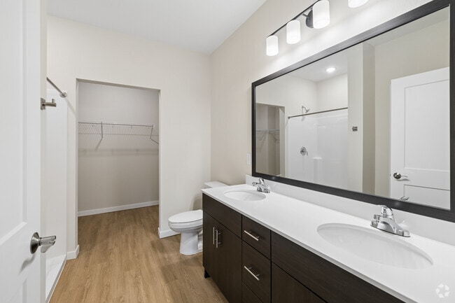 2BR, 2BA - 1,174SF - Primary Bathroom