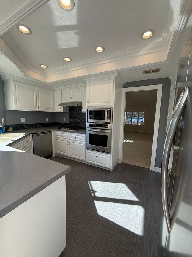 Photo - Spacious End-of-Culdesac 4-bed, 2.5-bath Home with Private Sparkling Pool & Spa