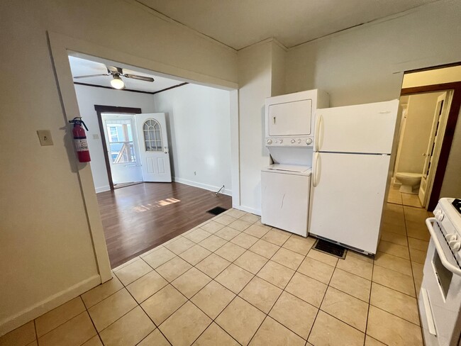 Photo - 421 E 9th St