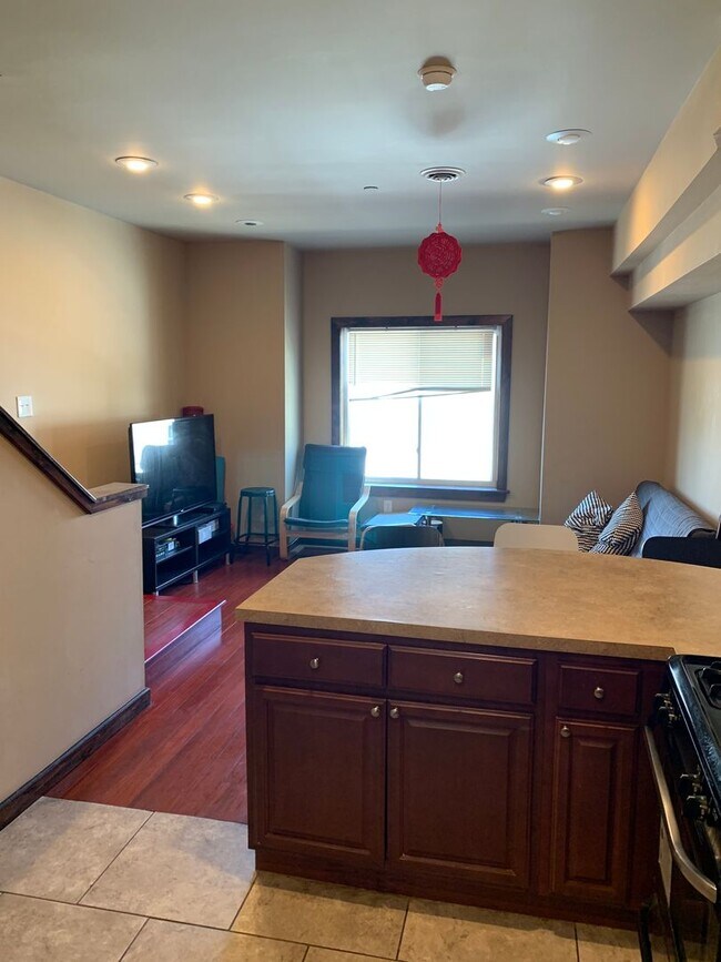 Photo - 672 N 33rd St Unit 2fl & 3fl