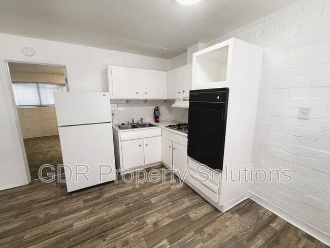 Building Photo - 1200 Coal Ave SW Unit #2