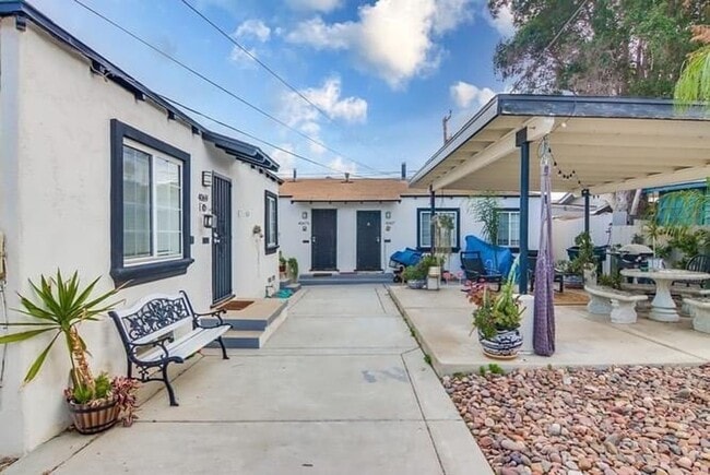 Photo - 4065 - 4071 Chamoune Avenue