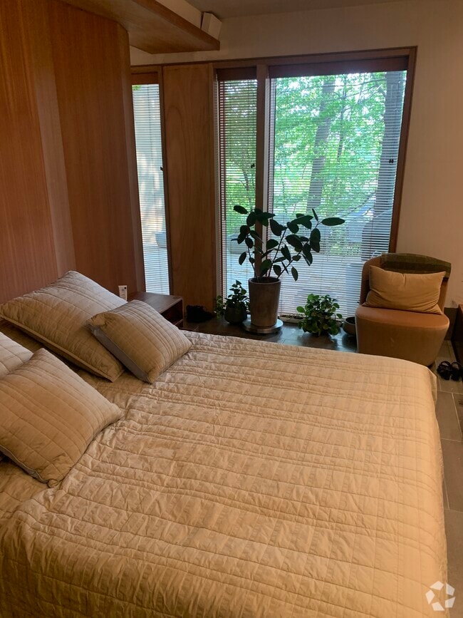 Building Photo - 170 Rawson Rd Unit GR Rental
