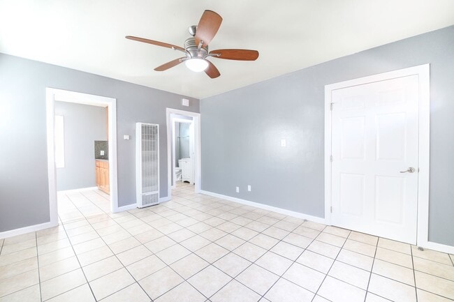 Building Photo - 1631 E 4th St Rental