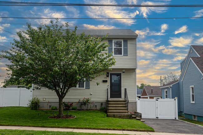 Photo - 175 Peace St Casa