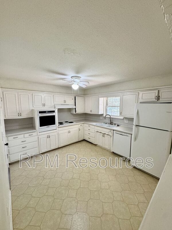 Photo - 405 Walnut Ave