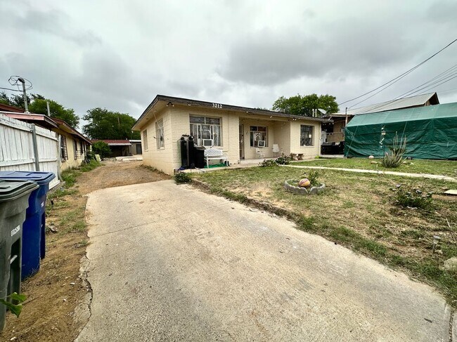 Photo - 3212 Pecan St Unidad Front House