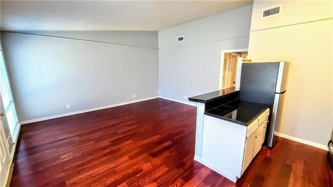 Photo - 602 W 51st St