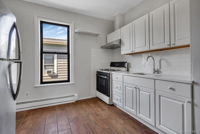 Building Photo - 107 N Forest Ave Unit 2R