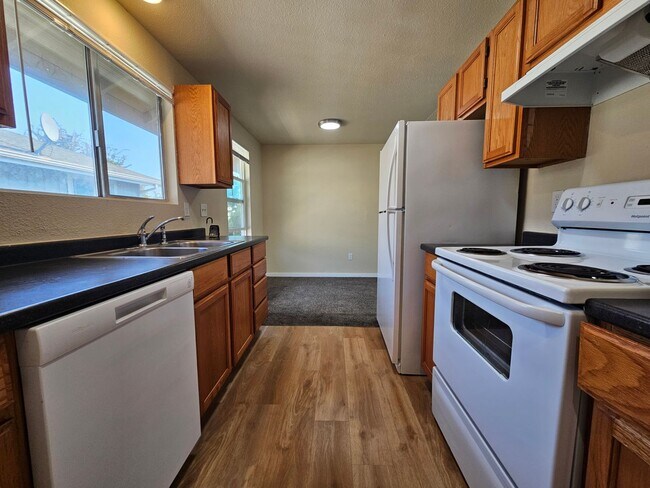 Photo - I Street Unidad 2410-4