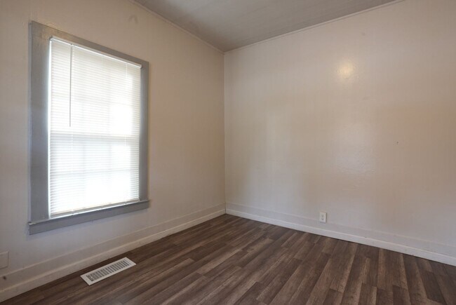 Photo - Cross Street, 331-335* Unit 331