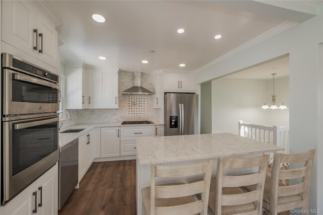 Photo - 869 Beach St