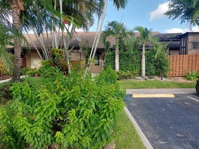 Photo - 2718 N Nob Hill Rd